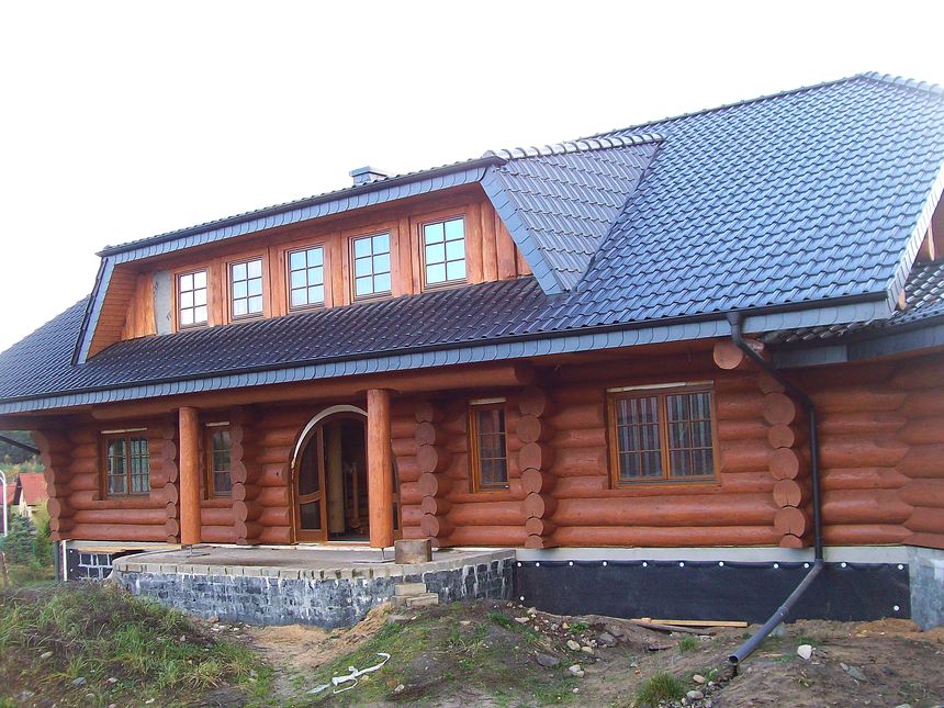 Dom z bali w trakcie realizacji